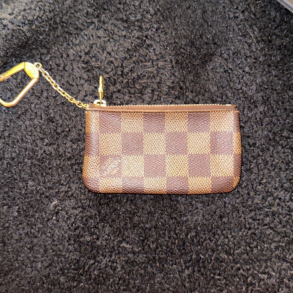 Authentic Loui Vuitton keychain/wallet
